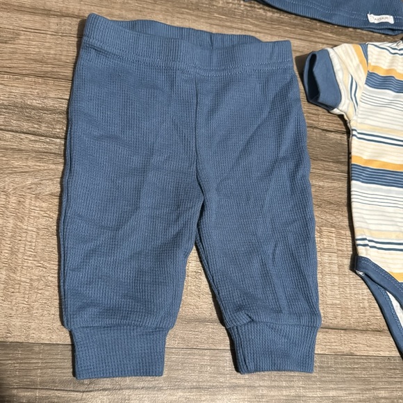 Tahari Blue and Striped Baby Outfit Set - Picture 3 of 6